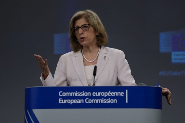 Comisarul european al Sănătăţii: Statele UE ar trebui să acţioneze acum pentru valurile de COVID din sezonul rece