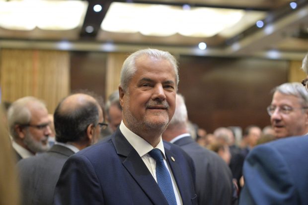 Adrian Năstase anunță pe blog că a depus cerere de reabilitare judecătorească