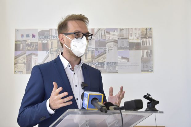 Soția deputatului urmărit penal de DNA este consiliera șefului PNL Timiș: „Îi cer lui Alin Nica să spună dacă avea cunoștință de tranzacționarea de funcții”
