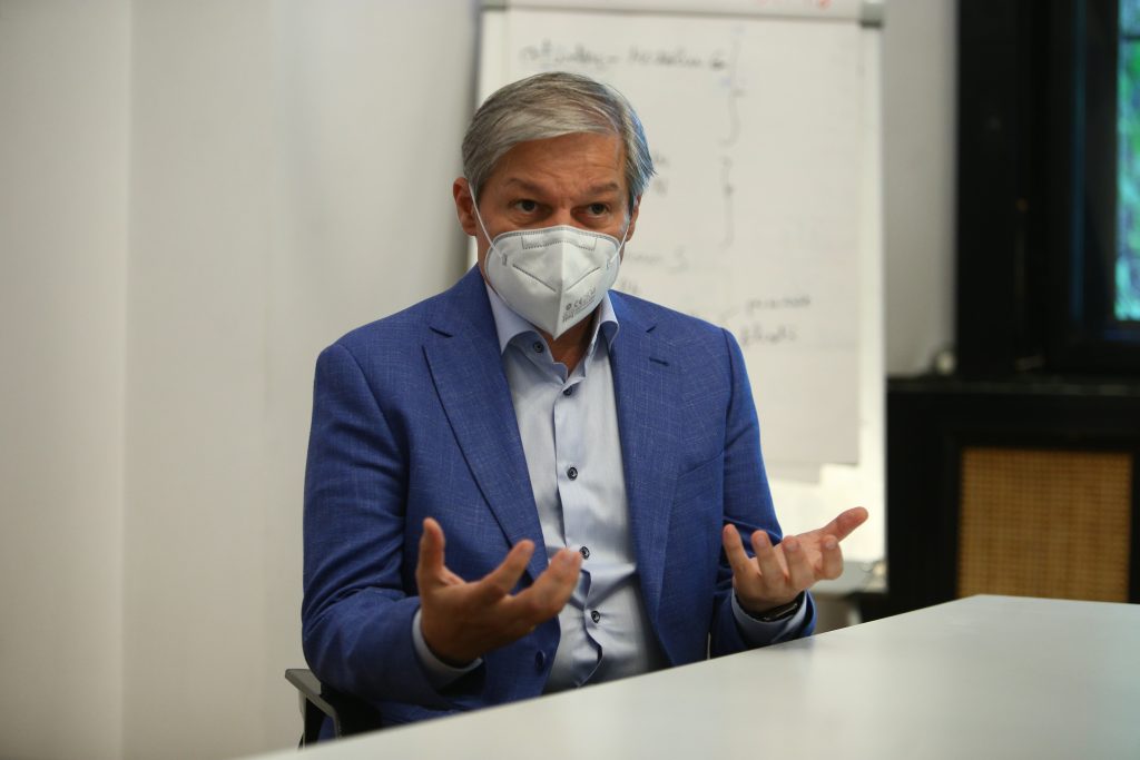 INTERVIU | Dacian Cioloș s-a vaccinat, face yoga „ca să se adune” și intră în cursa pentru șefia USR-PLUS, deși nu prea își dorea: „Eu nu mă agăț de o funcție”