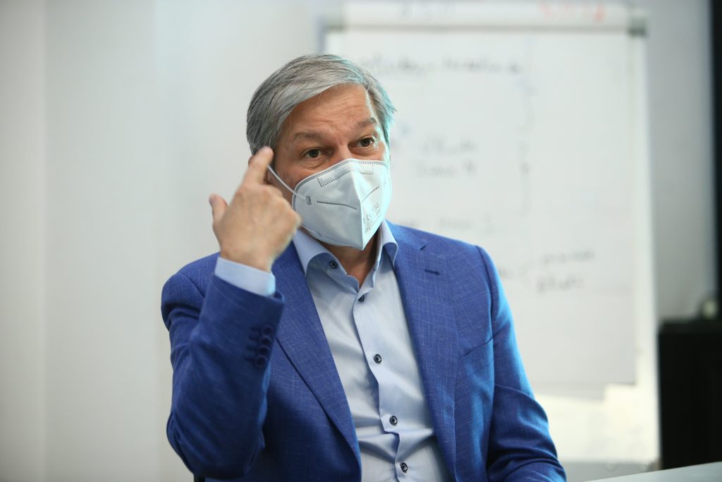 INTERVIU | Dacian Cioloș s-a vaccinat, face yoga „ca să se adune” și intră în cursa pentru șefia USR-PLUS, deși nu prea își dorea: „Eu nu mă agăț de o funcție”