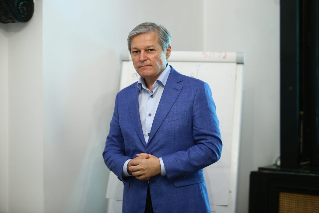 INTERVIU | Dacian Cioloș s-a vaccinat, face yoga „ca să se adune” și intră în cursa pentru șefia USR-PLUS, deși nu prea își dorea: „Eu nu mă agăț de o funcție”