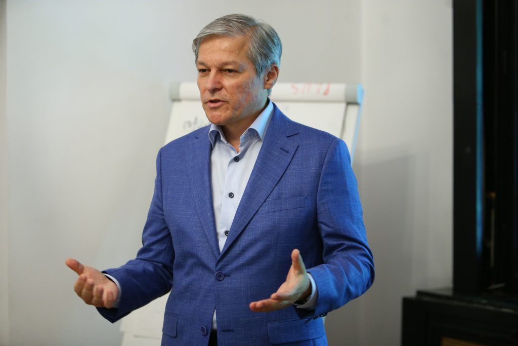 INTERVIU | Dacian Cioloș s-a vaccinat, face yoga „ca să se adune” și intră în cursa pentru șefia USR-PLUS, deși nu prea își dorea: „Eu nu mă agăț de o funcție”