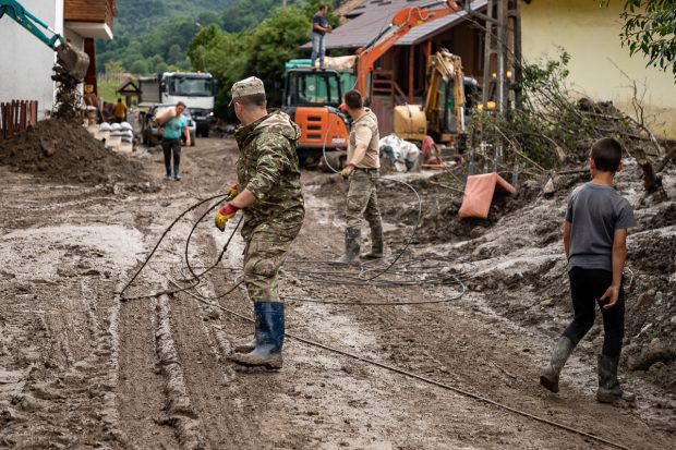Bilanţul IGSU: Zece localităţi din şase judeţe şi Capitala, afectate de ploile şi vijeliile din ultimele ore