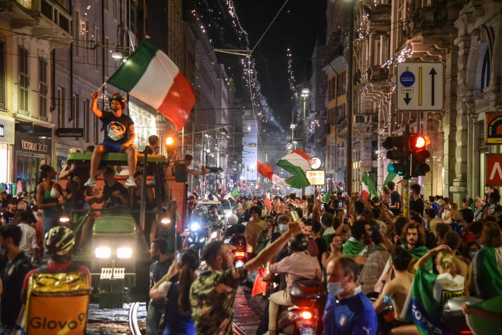 Bucurie de nedescris pe străzile Italiei, după victoria din finala Euro 2020. Imagini memorabile cu fanii italieni