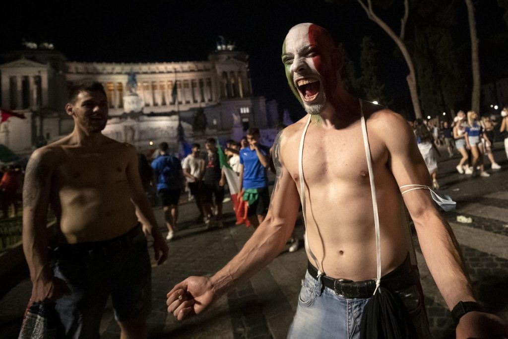 Bucurie de nedescris pe străzile Italiei, după victoria din finala Euro 2020. Imagini memorabile cu fanii italieni