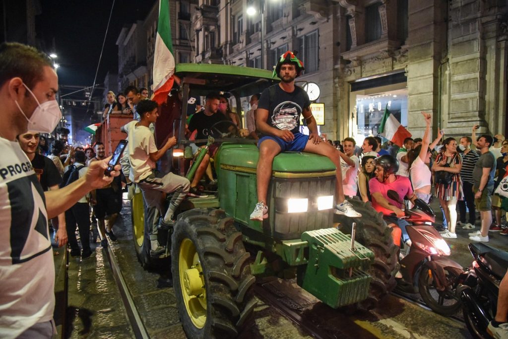 Bucurie de nedescris pe străzile Italiei, după victoria din finala Euro 2020. Imagini memorabile cu fanii italieni