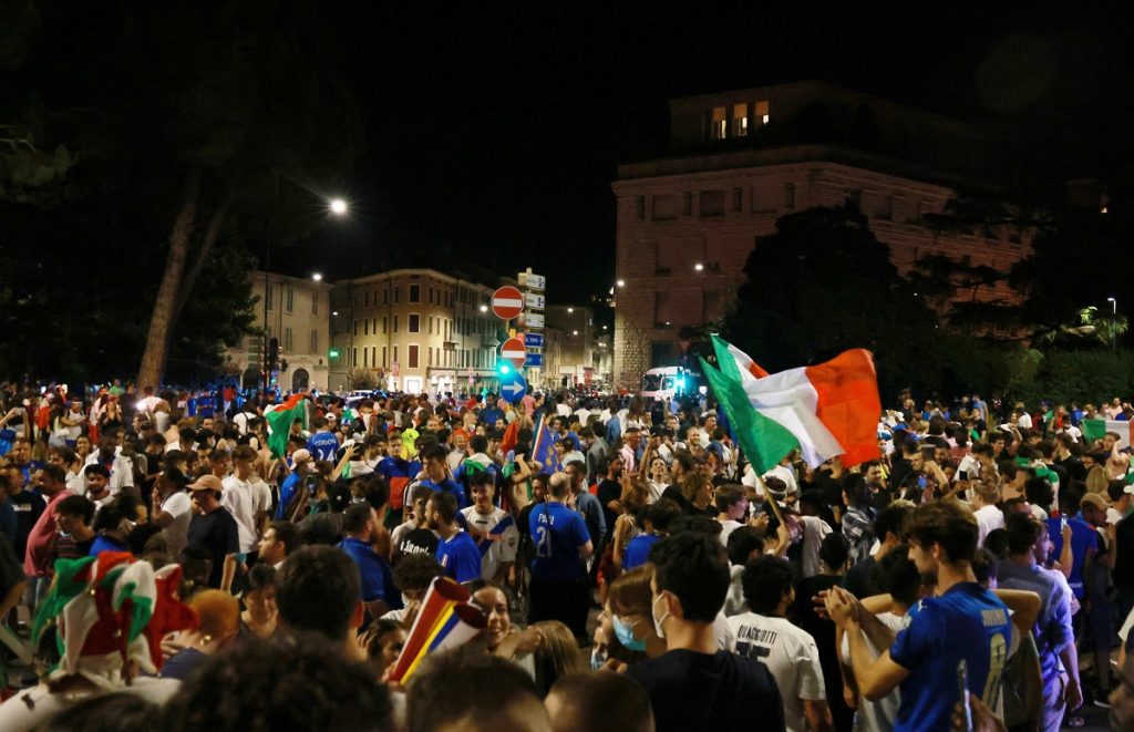 Bucurie de nedescris pe străzile Italiei, după victoria din finala Euro 2020. Imagini memorabile cu fanii italieni