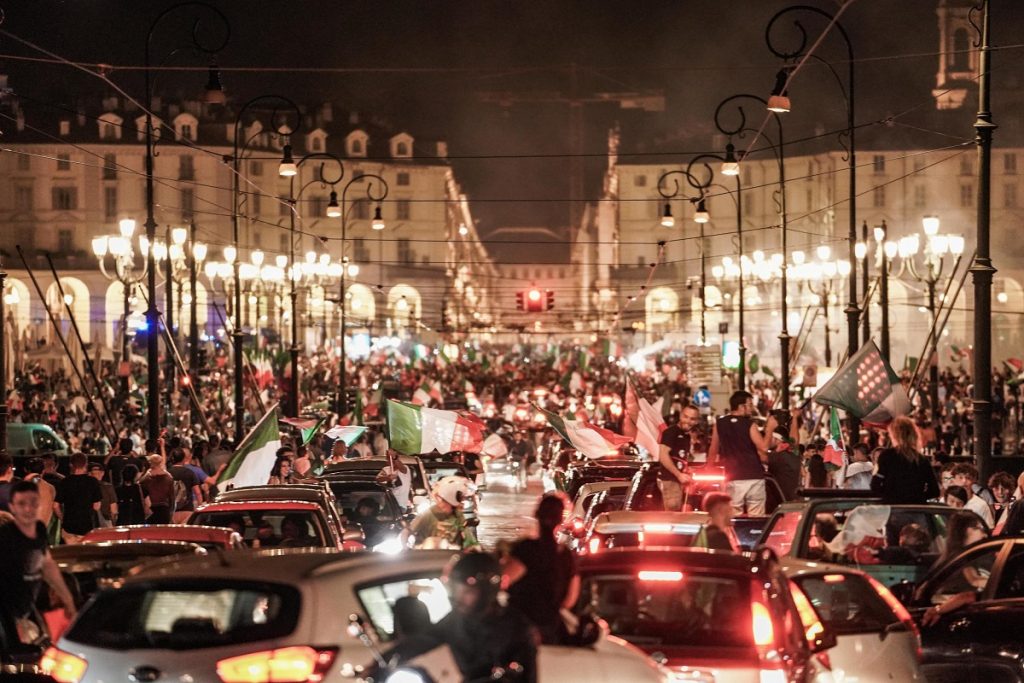 Bucurie de nedescris pe străzile Italiei, după victoria din finala Euro 2020. Imagini memorabile cu fanii italieni