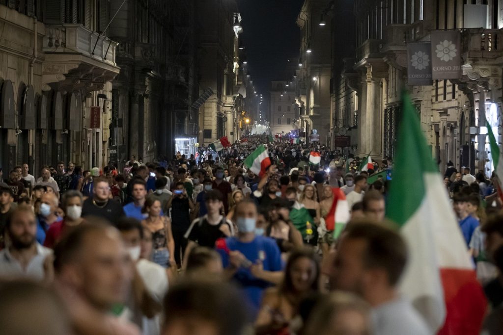 Bucurie de nedescris pe străzile Italiei, după victoria din finala Euro 2020. Imagini memorabile cu fanii italieni