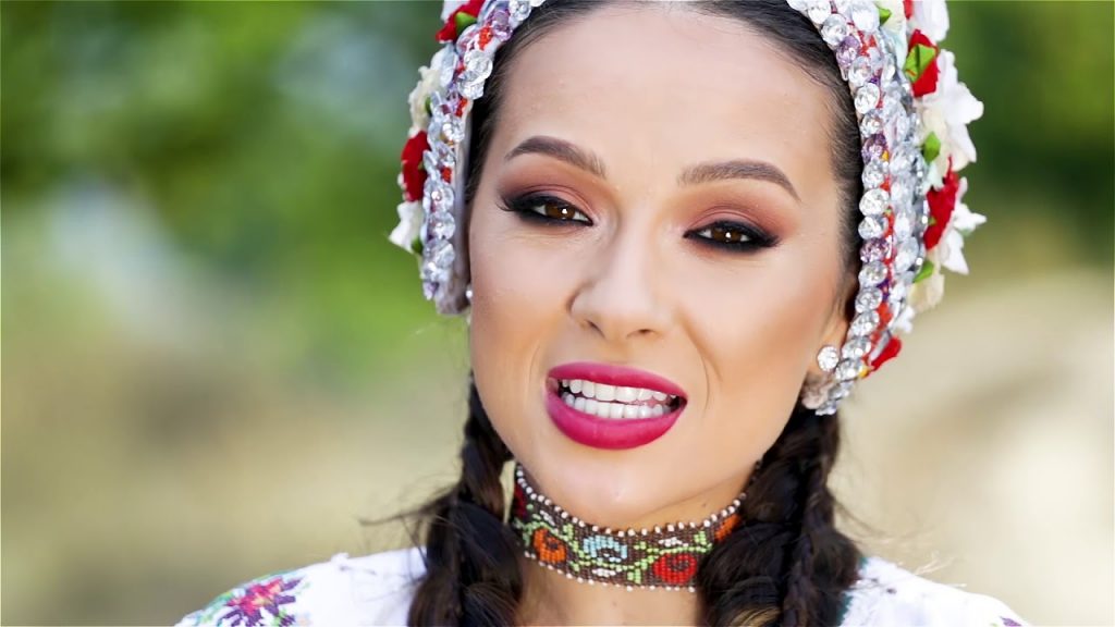 Artista Vlăduța Lupău, detalii despre accidentul suferit pe vremea când avea 17 ani. „Am stat o zi și jumătate în comă”