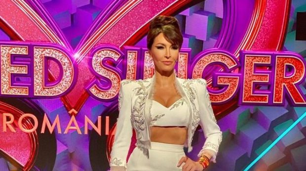 Imagine Stire Imagini uimitoare cu Mihaela Rădulescu, în culisele show-ului „Masked Singer”. Cum a reacționat Catrinel Menghia | 2review.ro