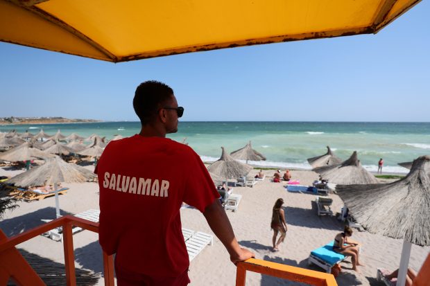 Locuri de muncă în sezonul estival. Cât câștigă un barman sau un salvamar