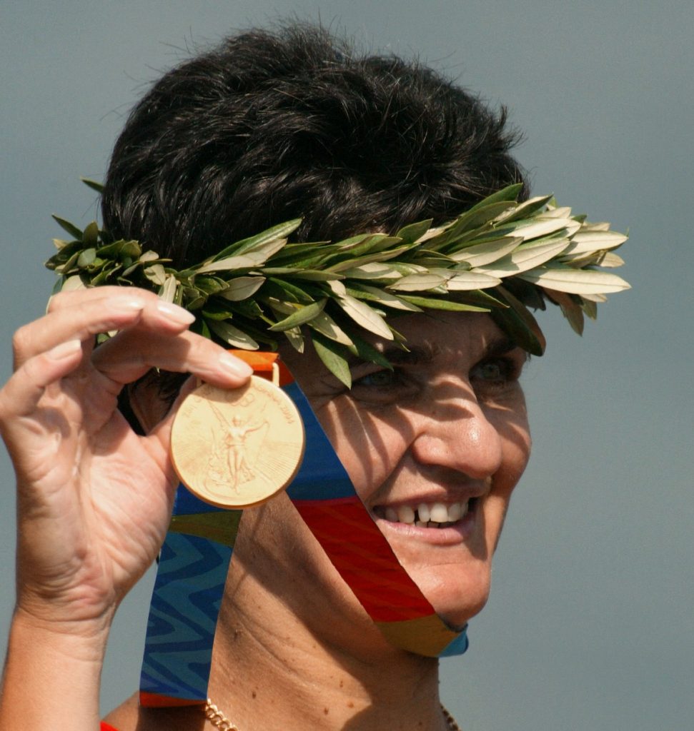 12 ani a muncit Elisabeta Lipă pentru revenirea aurului olimpic în canotajul românesc. Iar generația nouă i-a dat și ei o lecție