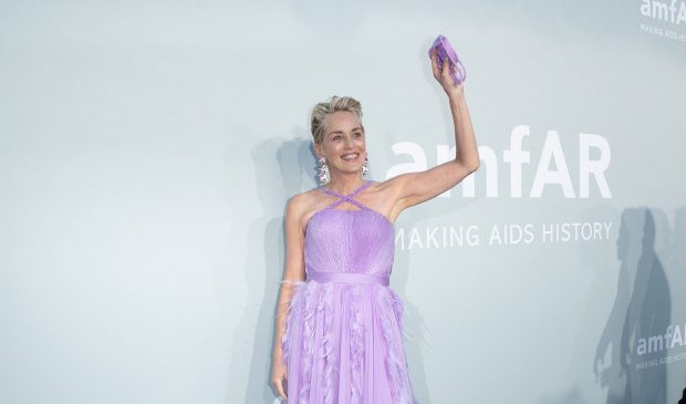 Imagine Stire Cu fiul adoptat la Cannes 2021! Sharon Stone l-a prezentat tuturor pe băiatul ei în vârstă de 21 de ani | 2review.ro