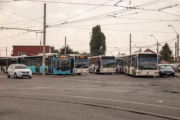 Programul de circulație pentru opt linii STB, prelungit în weekend, cu ocazia noului maraton de vaccinare din București