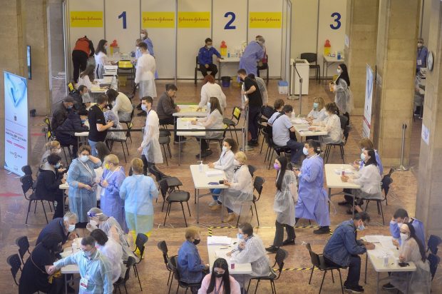 Loteria vaccinării – a patra extragere are loc astăzi. Ce numere intră în concurs