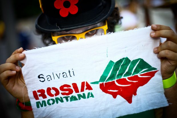 „Salvați Roșia Montană”, critici la adresa „politicienilor români care au subminat eforturile de apărare ale României” în dosar