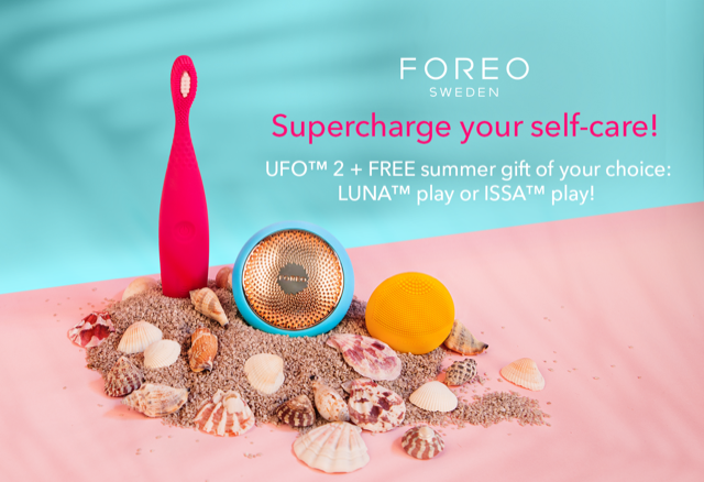 Reîmprospătează-ți zilele fierbinți de vară, oferindu-ți 2 minute de tratament intens cu dispozitivul facial UFO 2 - și bucură-te de cadourile FOREO