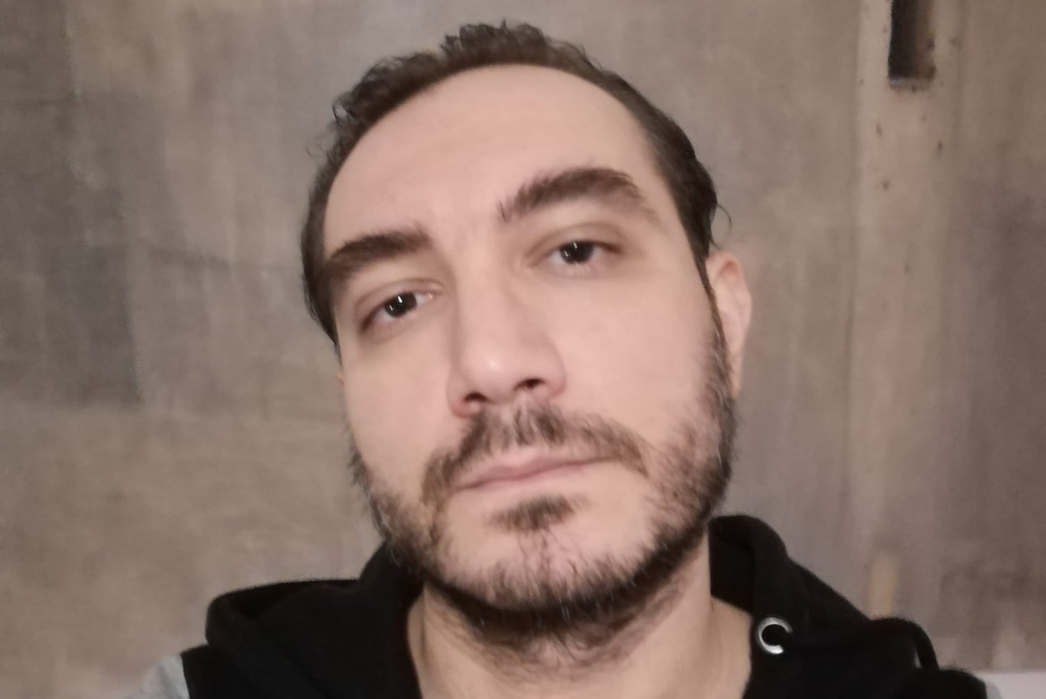 Interviu Cu Poetul Claudiu Komartin: „Se Consumă Atâta Hârtie Pentru Toate Neroziile Contemporanilor Noștri..." - Vimarsana News