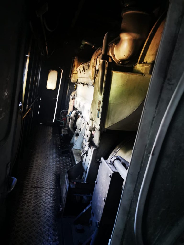 Locomotiva unui tren cu 80 de călători a luat foc în Dâmbovița. Nu sunt victime