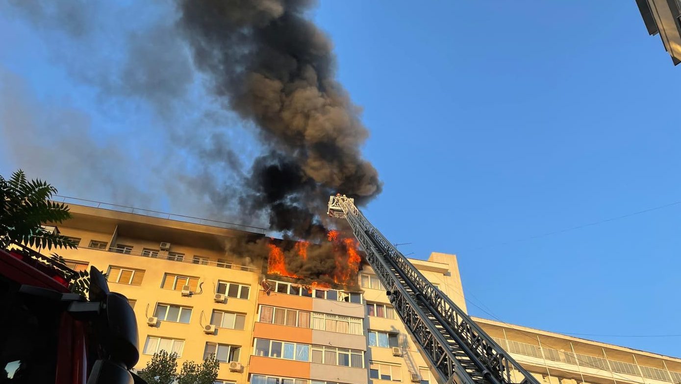 Incendiu Violent Izbucnit La Etajul Al Nouălea Al Unui Bloc Din București Libertatea