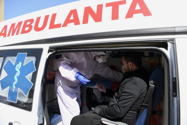 Creștere majoră a bilanțului COVID în ultimele 24 de ore: Aproape 4.450 de infectări și 741 de pacienți la ATI