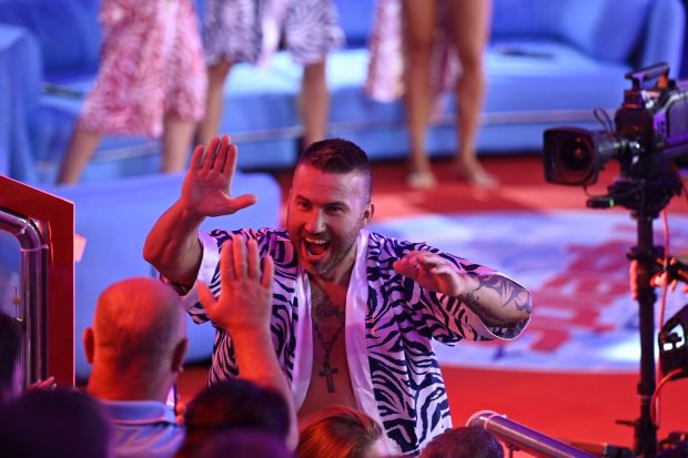 Imagine Stire Cine e Fachirul din Periș, concurentul de la „Splash! Vedete la apă”. A participat la „iUmor” și la „Românii au talent” | 2review.ro