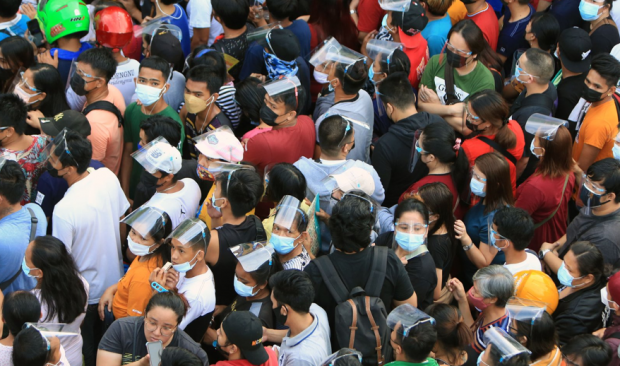 Persoanele nevaccinate împotriva COVID, interzise în transportul public din capitala filipineză Manila
