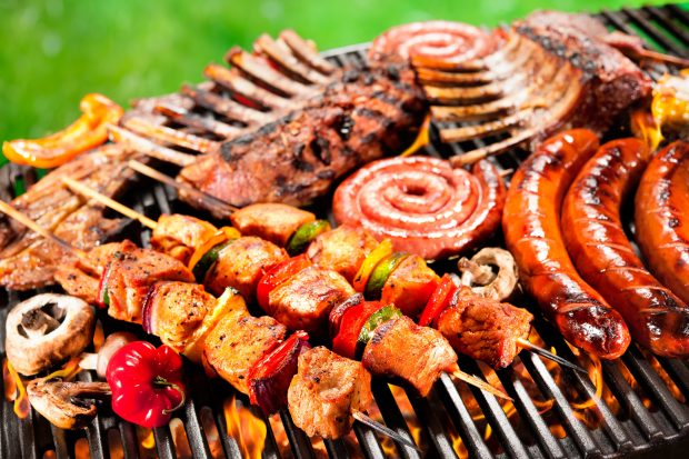 O familie de vegani amenință că îi dă judecată vecinii care gătesc carnea cu geamul deschis, în Australia