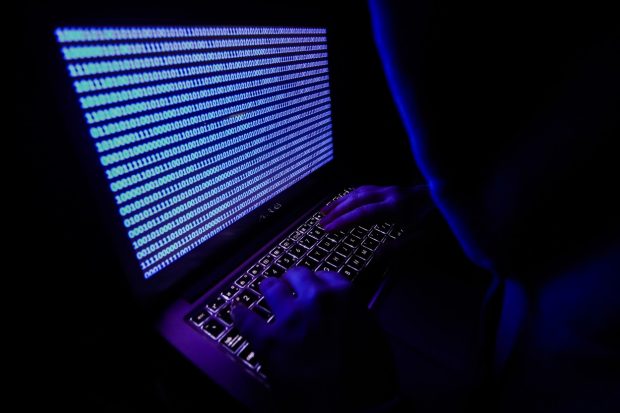 Un nou spyware calcă pe urmele lui Pegasus. Politicieni și jurnaliști spionați cu ajutorul softului Predator