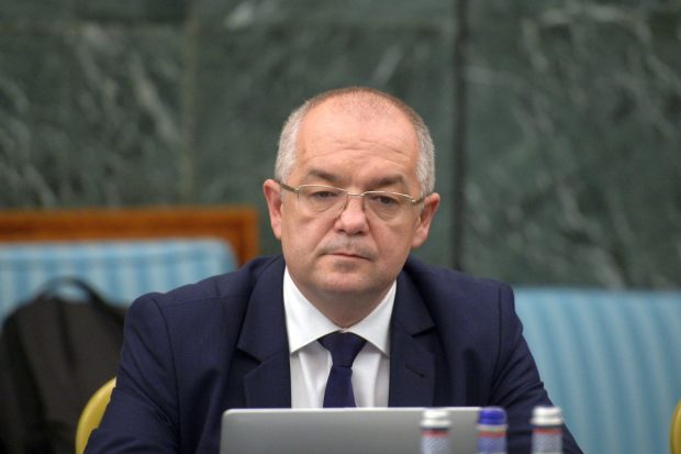Reacția lui Emil Boc când a fost întrebat despre garsoniera de 11 metri pătrați din Cluj
