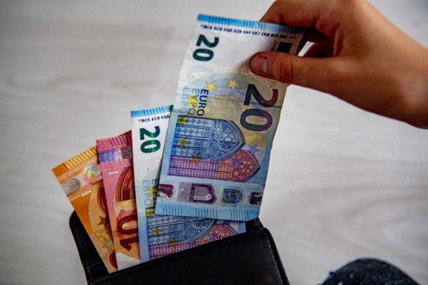 Gestul unui român care a găsit în Italia un portofel plin cu bani și carduri de credit aparținând unui medic cunoscut