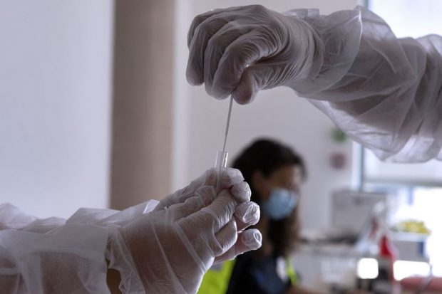 Surse: Statul va plăti testele angajaților nevaccinați. Detalii din proiectul ministrului Rafila privind certificatul COVID