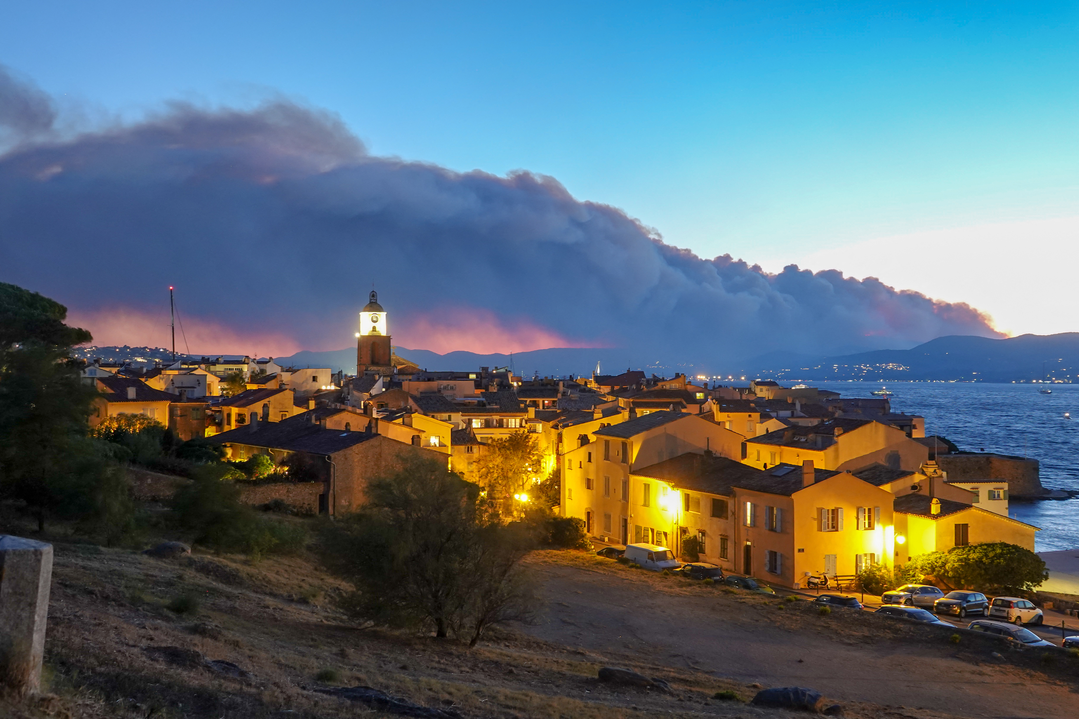 Incendii De Proporții în Sudul Franței, La 50 De Kilometri De Saint Tropez - Vimarsana News