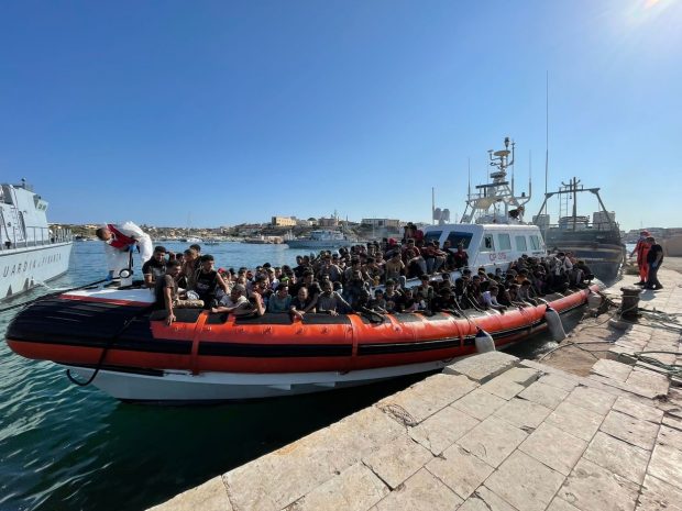 Tentative de suicid în rândul solicitanților de azil din Marea Britanie, amenințați cu deportarea în Rwanda