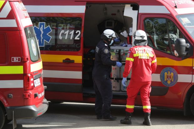 Anchetă în Brașov, după ce o fetiță de trei ani a căzut de la etajul trei al unui bloc