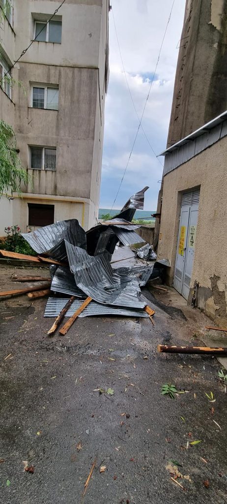 Brăila, Galați, Vaslui și Iași, măturate de furtuni miercuri seară. Care e bilanțul pagubelor