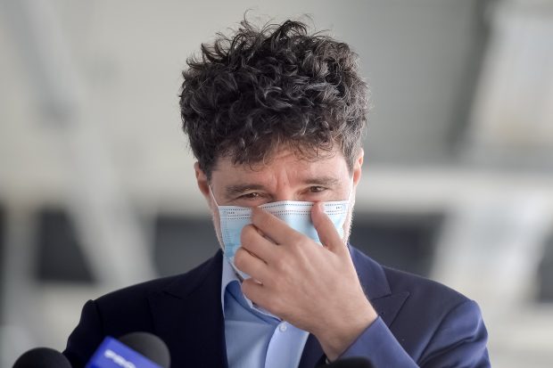 Primarul Bucureștiului a scos din sărite pe unul dintre marii săi susținători: ”Nicușor Dan, vaccinează-te, frate!”