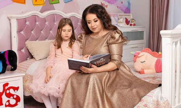 Imagine Stire Oana Roman renunță la emisiunea difuzată pe Antena Stars, în care apărea alături de fiica ei. Ce va face vedeta mai departe | 2review.ro