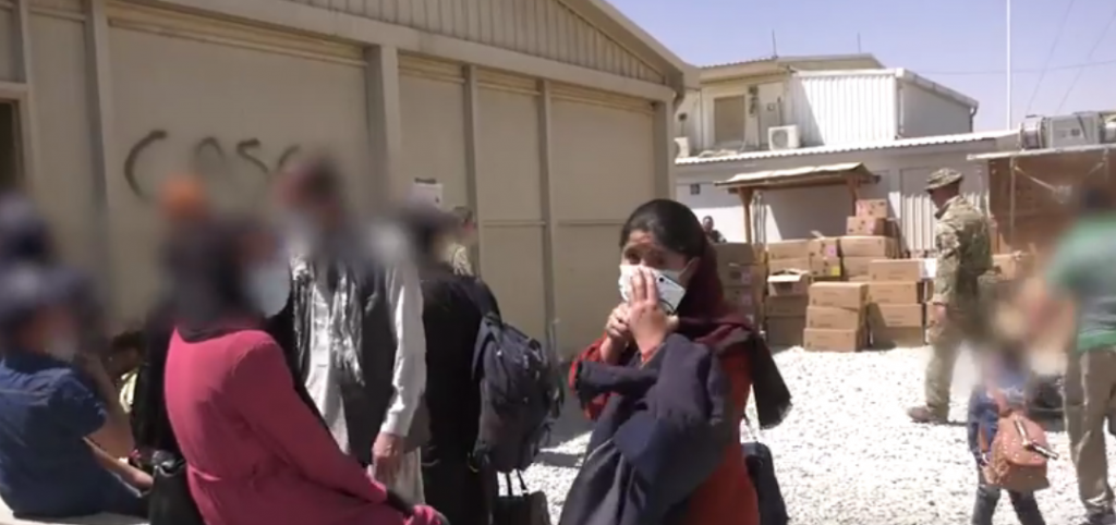 O femeie căpitan în armata afgană, evacuată cu familia ei de militarii britanici: „Prima provocare a fost să ieșim din casă”