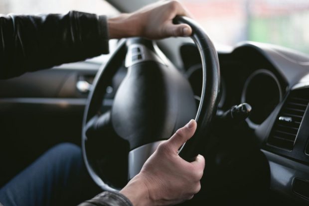 Noul Cod Rutier va sancționa șoferii care fac derapaje controlate sau care demarează agresiv pe drumurile publice. Ce amenzi vor da polițiștii