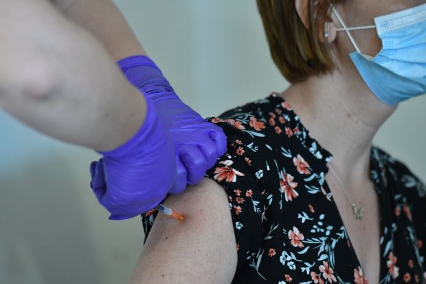 Pacienții imunocompromiși vor face 4 doze de vaccin, nu 3. Cum arată schema de imunizare în cazul lor