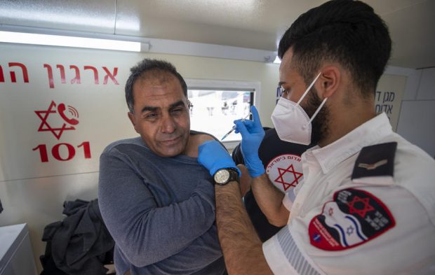 Certificatul verde COVID, doar pentru persoanele care au făcut și a treia doză de vaccin, în Israel