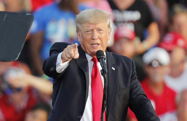 „SUA ar putea deveni o dictatură de dreapta”, avertizează un reputat politolog. Destrămarea democrației, atribuită lui Trump