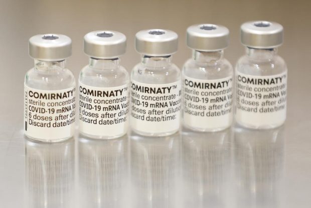 O nouă tranșă de peste 300.000 de doze de vaccin Pfizer ajunge în România