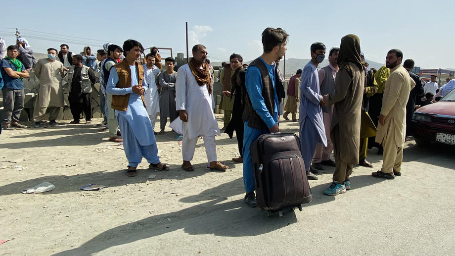 Cum răspund țările la criza din Afganistan: Albania își deschide granițele, Turcia construiește un zid. Care sunt statele care vor să-i deporteze