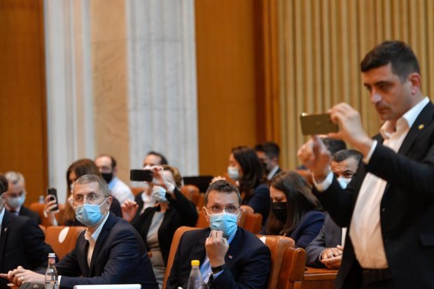 Cîțu, atac dur la adresa USR-PLUS înainte de votul moțiunii: „Un partid bipolar. Dragi români, vă cer scuze că am crezut în USR”