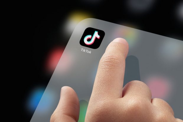 TikTok, limitat la doar 40 de minute pe zi în China și închis noaptea