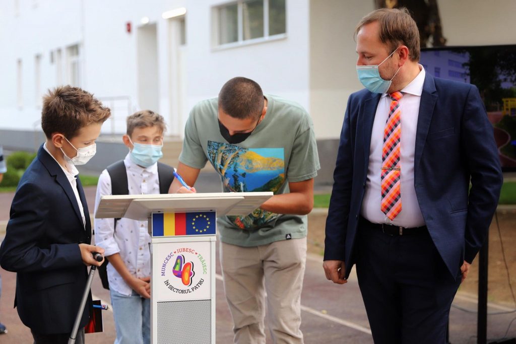 Lecția de modestie a lui David Popovici, în fața elevilor unei școli din București: „M-am considerat mereu un băiat care înoată repede”